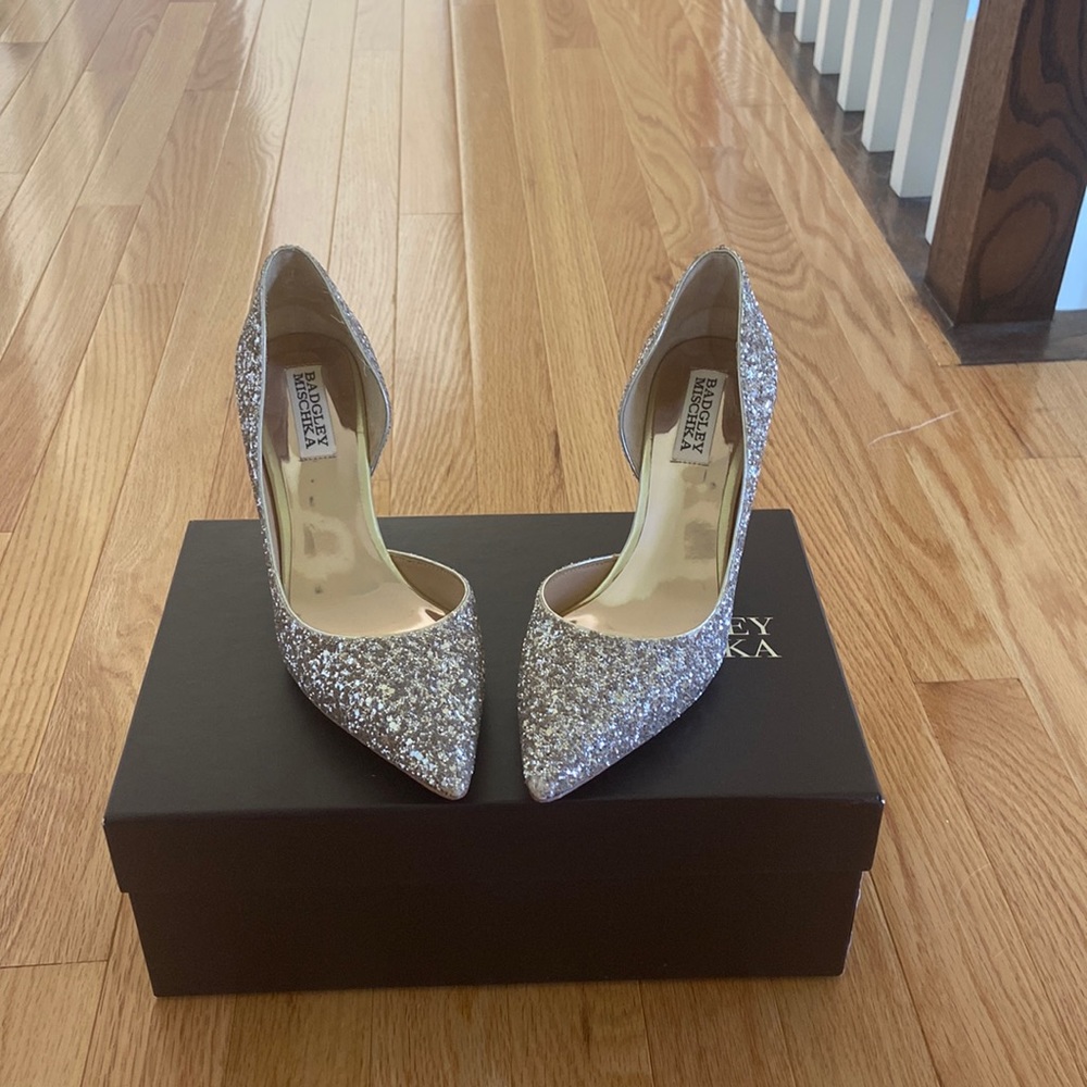 Gorgeous Badgley Mischka pumps - box included